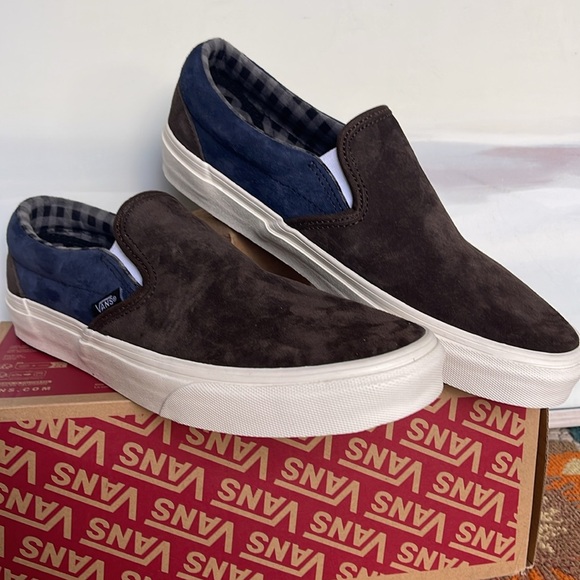 Vans Men’s Classic Slip-On
Pig Suede Plaid Brown/Navy
VN000BVZBF1
Sneakers - Picture 6 of 16